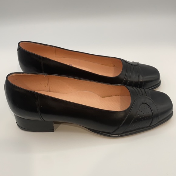 WOMEN'S LEATHER SHOES - Picture 2 of 9